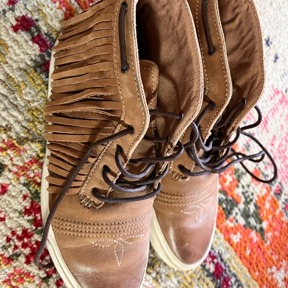 Durango fringe hi top leather sneakers W7.5